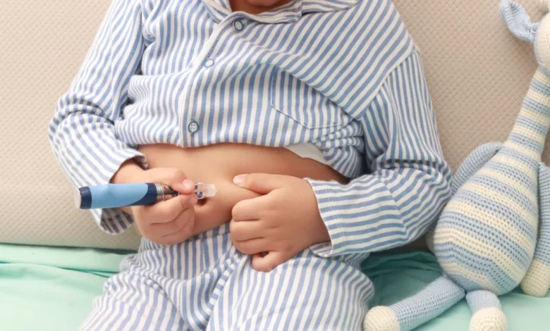 A kid injecting insulin source: burcu saritas/iStock